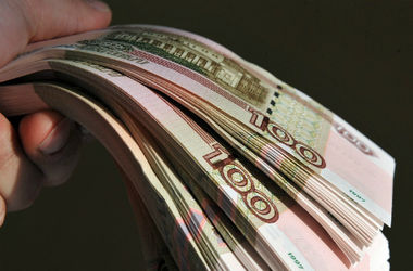 Банкиры в России ждут "взрывного" курса рубля