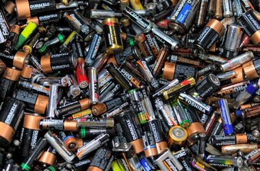 Что на самом деле происходит с батарейками, собранными в Украине