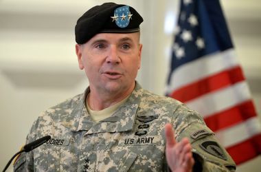 Генерал США заявил, что Россия может развернуть свои войска скорее НАТО