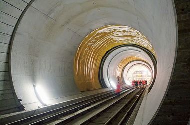 Самый длинный железнодорожный тоннель в мире открывается в Швейцарии