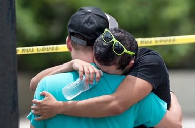 "Там везде кровь": американский конгрессмен о расстреле в гей-клубе в Орландо