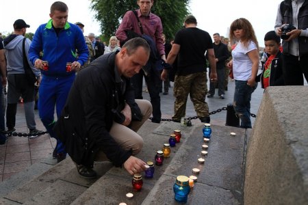 Акция памяти в Одессе: зажгли свечи и поймали провокатора