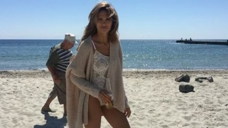 Актрису Марию Горбань подловили на пляже в Одессе в кружевном белье (фото)