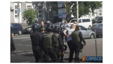 Марш равенства в Киеве: полиция жестко задержала первых провокаторов