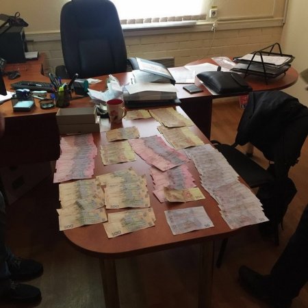В Киеве полицейский требовал у беременной женщины взятку в 10 тысяч гривен (фото)