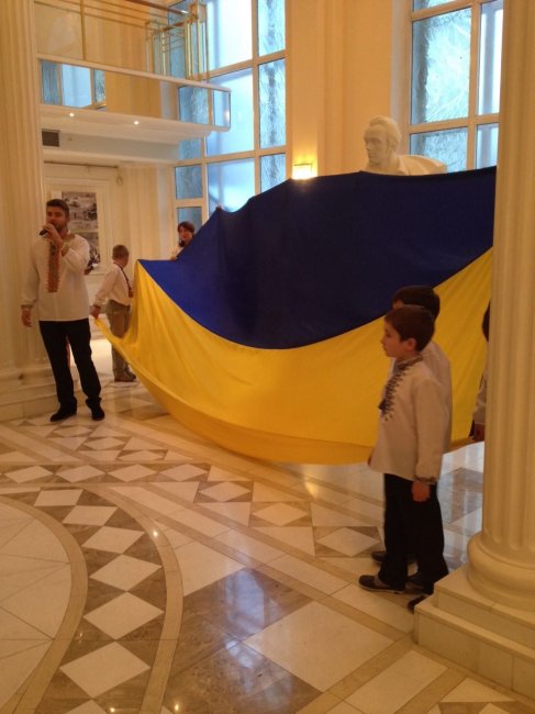 В Москве в вышиванках отпраздновали День Конституции Украины