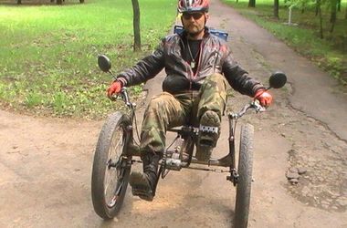 Украинец собрал "лежачий" велосипед для реабилитации бойцов