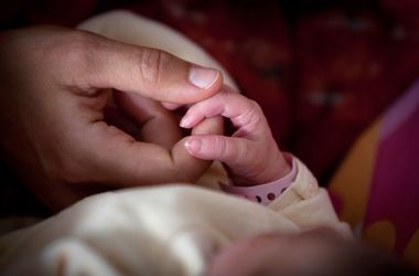 В Казахстане родился ребенок с четырьмя ногами