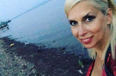 53-летняя Алена Свиридова поделилась селфи в бикини (фото)