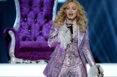Мадонна подала в суд на соседей