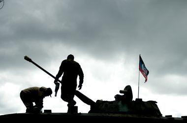 На Донбассе обострилась обстановка: военные попали под огонь артиллерии