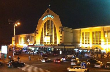 О минировании Киевского ж/д вокзала сообщили из таксофона – полиция