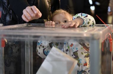 Определились первые итоги голосования на довыборах в Раду