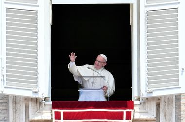 Папа Римский призвал монахинь не сидеть в соцсетях