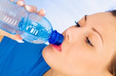 Пластиковые бутылки отравляют людей