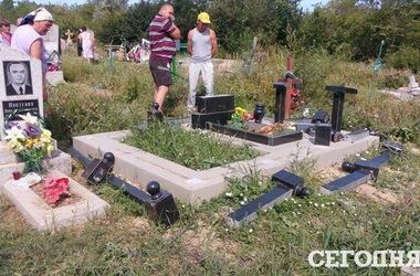 Под Одессой вандалы разгромили 152 могилы: все подробности