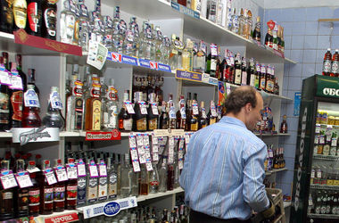 Производители алкоголя пожаловались в НАБУ на решение суда по минимальным ценам на водку