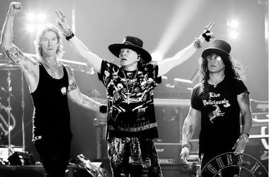 Рокеров Guns N\' Roses остановили на въезде в Канаду из-за оружия