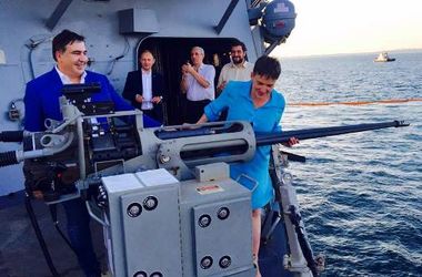 Саакашвили и Савченко осмотрели американский военный корабль