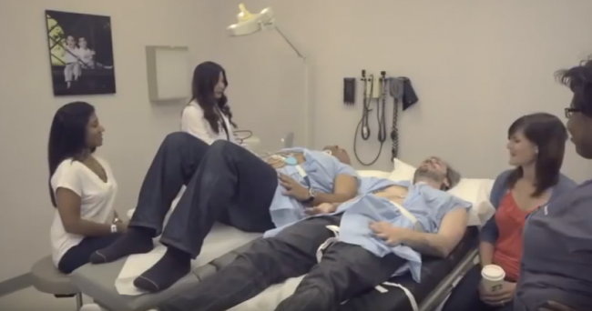 Необычный эксперимент: мужчины попробовали рожать, как женщины (видео)