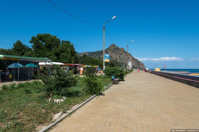 Варламов: Всё, что есть на пляжах в Феодосии – ужасно (фото)