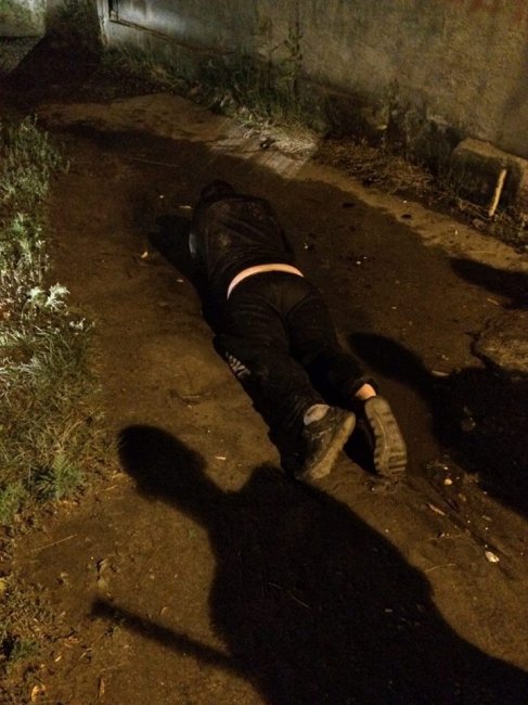 ФОТОФАКТ. В Харькове мужчина бросался на прохожих с ножом