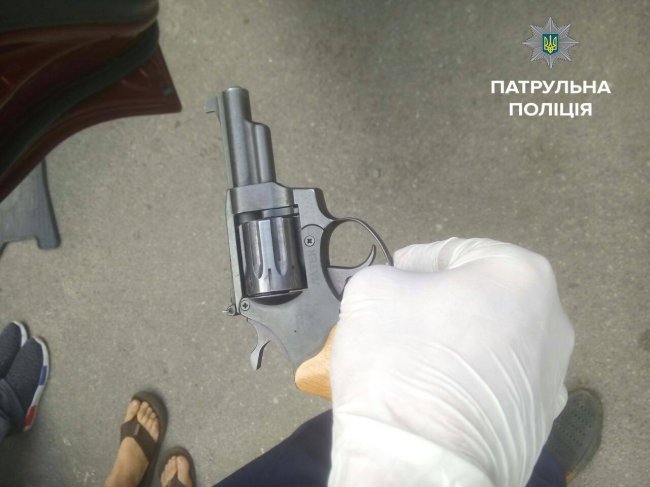 Иностранцы на "Ланосе" устроили стрельбу в центре Запорожья
