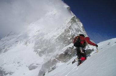 Ударом молнии альпинистку перебросило из Грузии в Россию