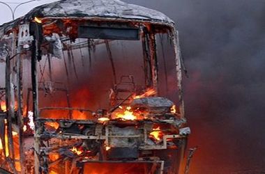В аэропорту Тайваня загорелся автобус, десятки жертв