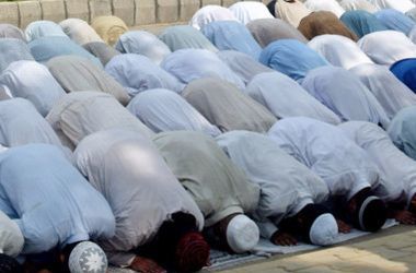 В Индии произошел теракт во время праздничной молитвы мусульман