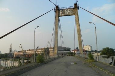 В Киеве разбился подросток, взобравшийся на мост ради фотографии (фото)