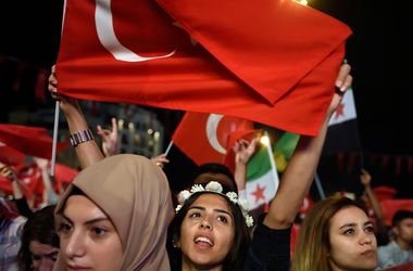 В Турции объявлено чрезвычайное положение