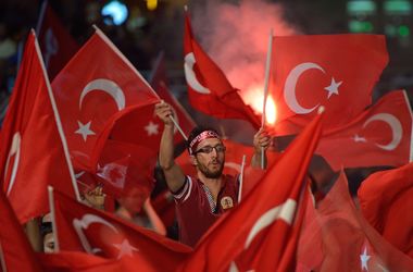 Власти Турции предъявили обвинения в попытке переворота 99 генералам