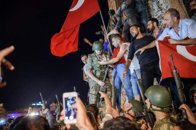 Военный мятеж в Турции, теракты и выборы в Украине: все, что нужно знать о событиях последних дней