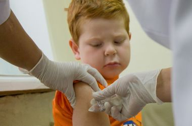 Зачем нужно вакцинировать детей и как это сделать максимально безопасно
