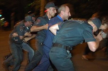 Захватившим здание полиции в Ереване поставили жесткий ультиматум