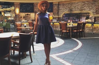 Звезда "Сватов" Анна Кошмал похвасталась фигурой в бикини (фото)