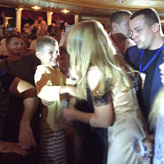 7-летний сын Тины Кароль побывал на концерте мамы в Одессе (фото)