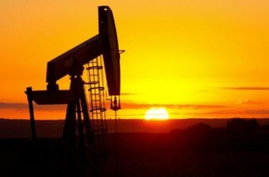Цена на нефть откатилась с максимумов