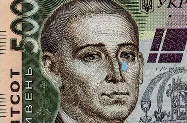 Что происходит с долларом в Украине и к чему это может привести: украинская валюта падает