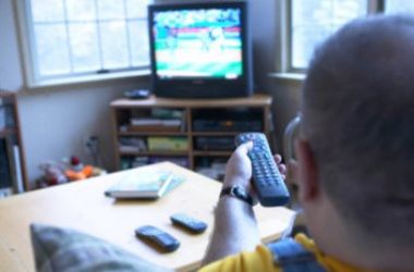 Длительный просмотр телевизора опасен для мужского здоровья