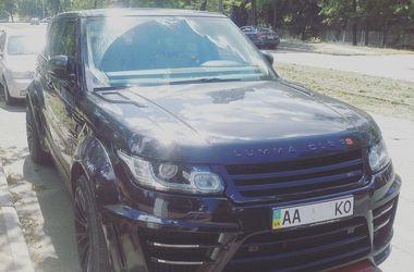 ФОТОФАКТ. В Киеве засветился необыкновенный Range Rover Sport Lumma CLR RS