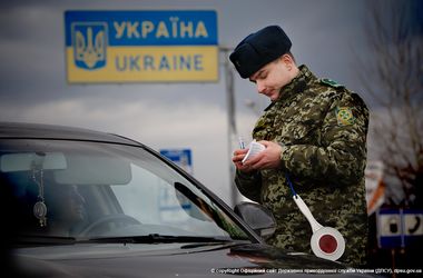 Госпогранслужба рекомендует украинцам воздержаться от поездок в Крым