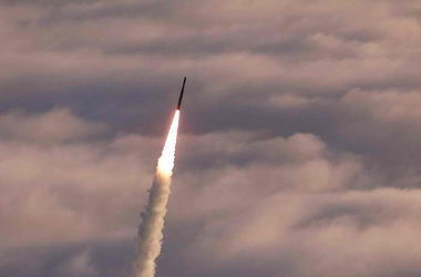 КНДР запустила баллистическую ракету с подводной лодки в Японском море
