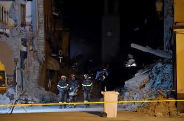Количество жертв землетрясения в Италии возросло до 281 человека
