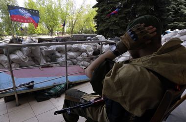 Командира боевиков с Донбасса увезли в российскую 