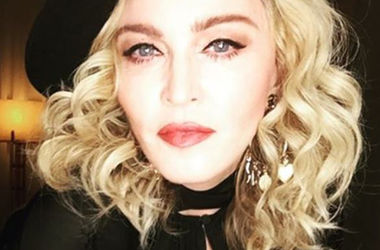 Мадонна потрясла глубоким декольте на вечеринке в честь дня рождения (фото)