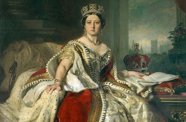 Панталоны королевы Британии выставят на торги почти за 100 тысяч гривен