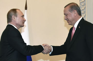 Путин заявил, что хочет возобновить отношения с Турцией
