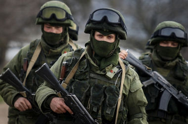 Россия формирует в Крыму полк десантников-штурмовиков, а Украине угрожают ракеты